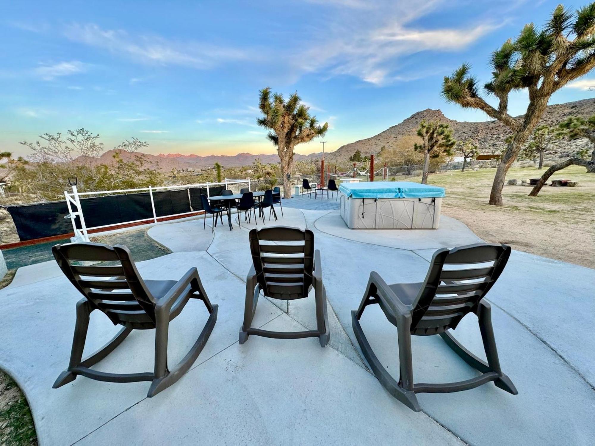 Epic Views, Huge House, Acres Of J-Trees To Explore, Hot Tub, Pool, Ac, And Mini-Golf Joshua Tree Exterior foto