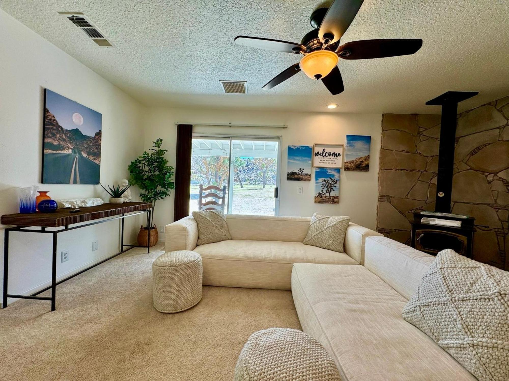 Epic Views, Huge House, Acres Of J-Trees To Explore, Hot Tub, Pool, Ac, And Mini-Golf Joshua Tree Exterior foto